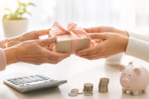 증여세 면제한도, 10년간 배우자 6억·성년 자녀 5,000만 원까지 비과세